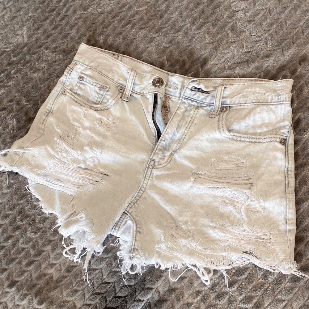American Eagle Distressed Light Jean Shorts ✨